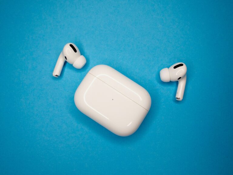 Apple planea lanzar unos nuevos AirPods con cámara en 2026